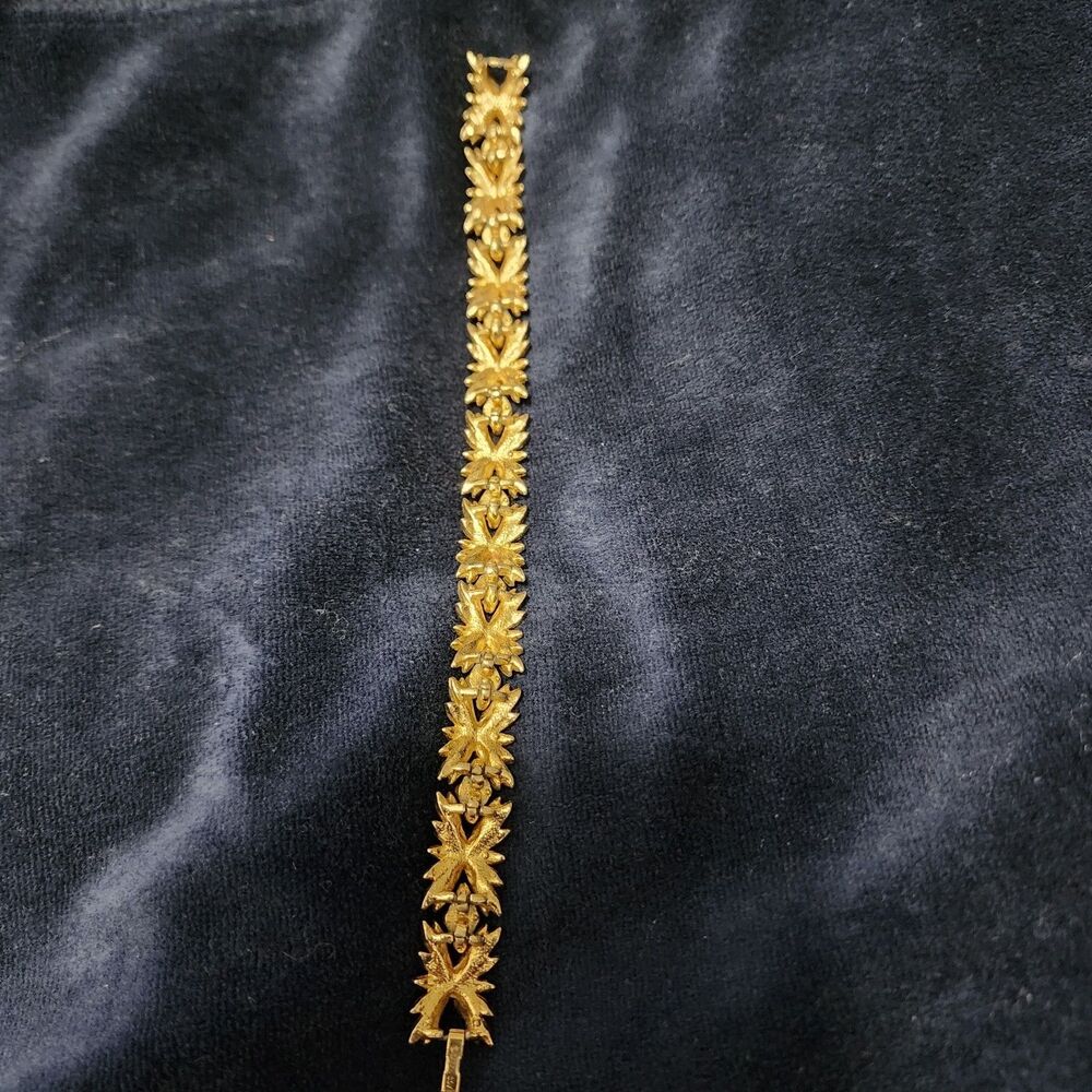 Sarah Coventry Vintage Bracelet Gold Tone Floral Leaves Textured Links - Picture 7 of 12